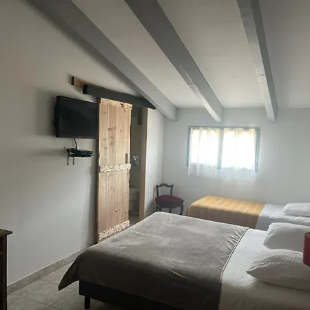 Du Col Saint Georges Inn